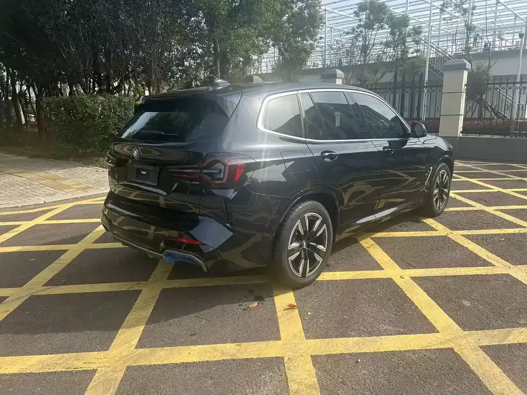 BMW iX3 — фото 4