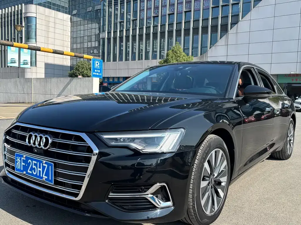 Audi A6L — фото 1