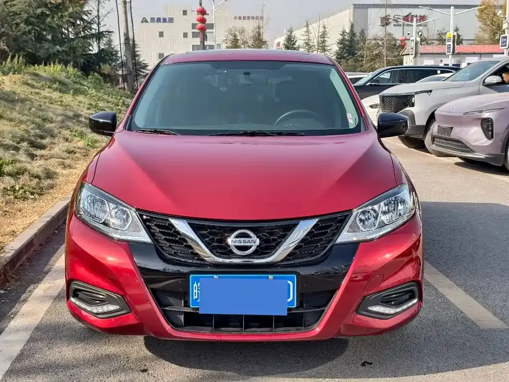 Nissan Tiida — фото 2