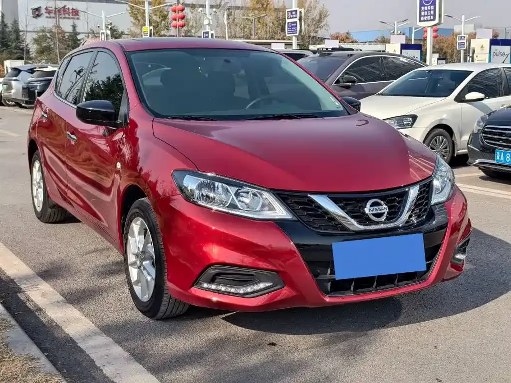 Nissan Tiida — фото 3