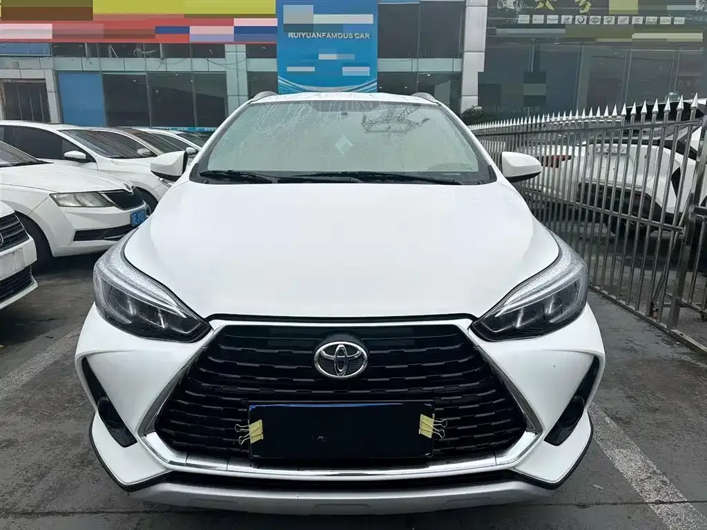 Toyota Yaris L — фото 2