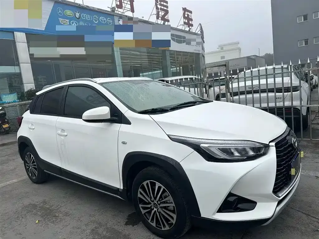 Toyota Yaris L — фото 3