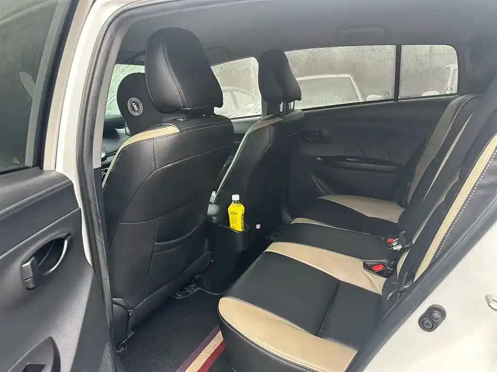 Toyota Yaris L — фото 6