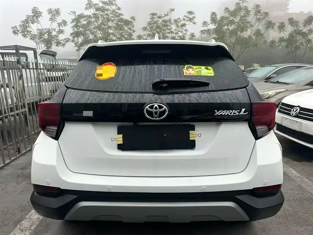 Toyota Yaris L — фото 8