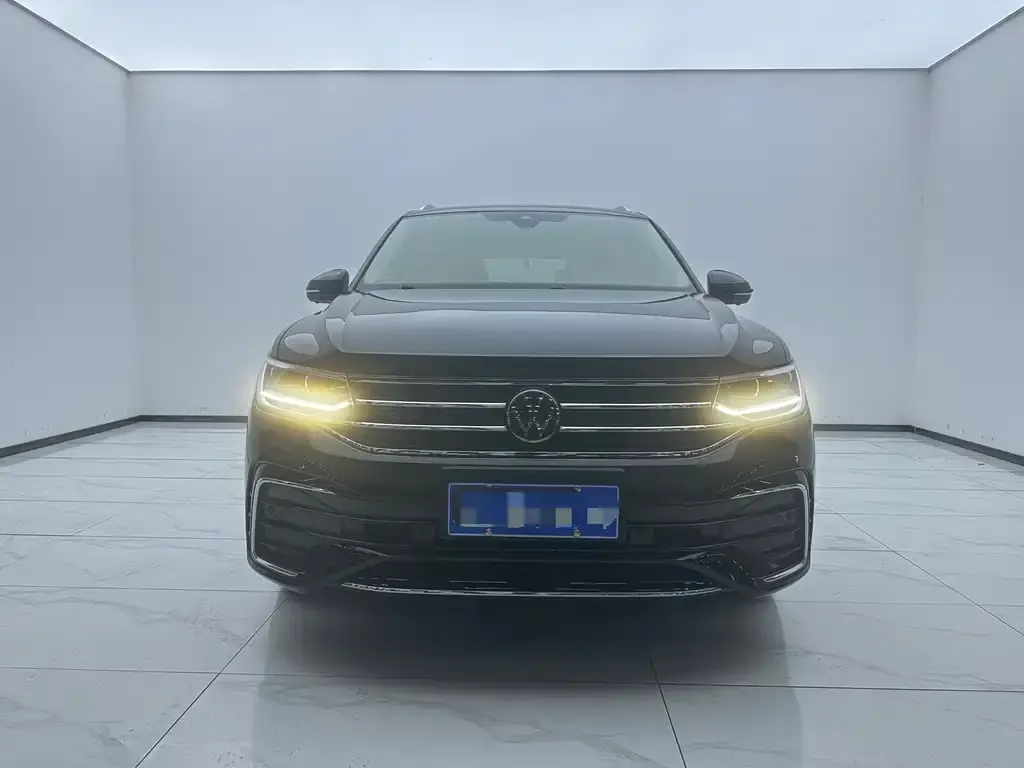 Volkswagen Tiguan L — фото 2