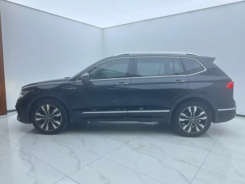 Volkswagen Tiguan L — фото 3