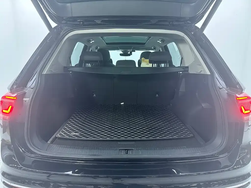 Volkswagen Tiguan L — фото 6