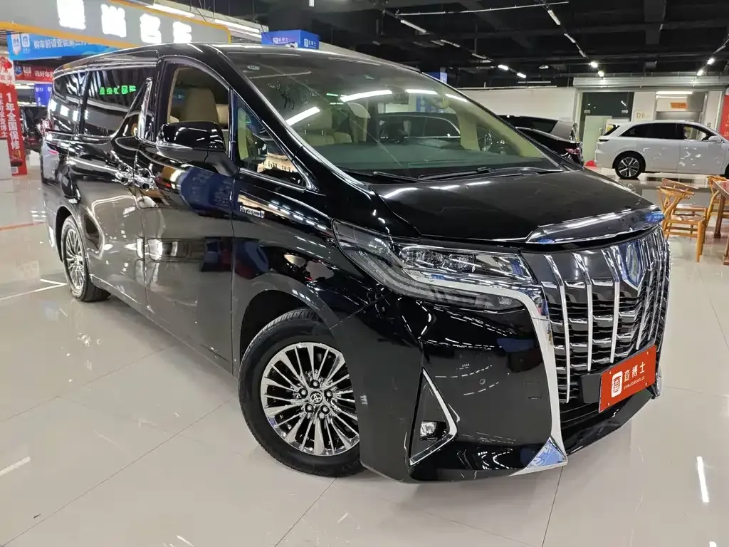 Toyota Alphard — фото 2