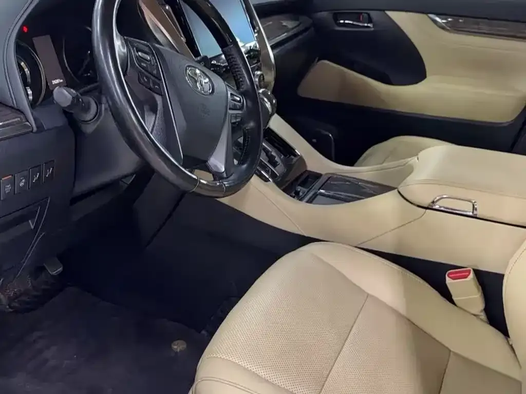 Toyota Alphard — фото 5