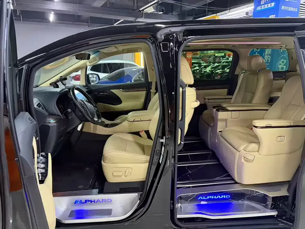 Toyota Alphard — фото 6