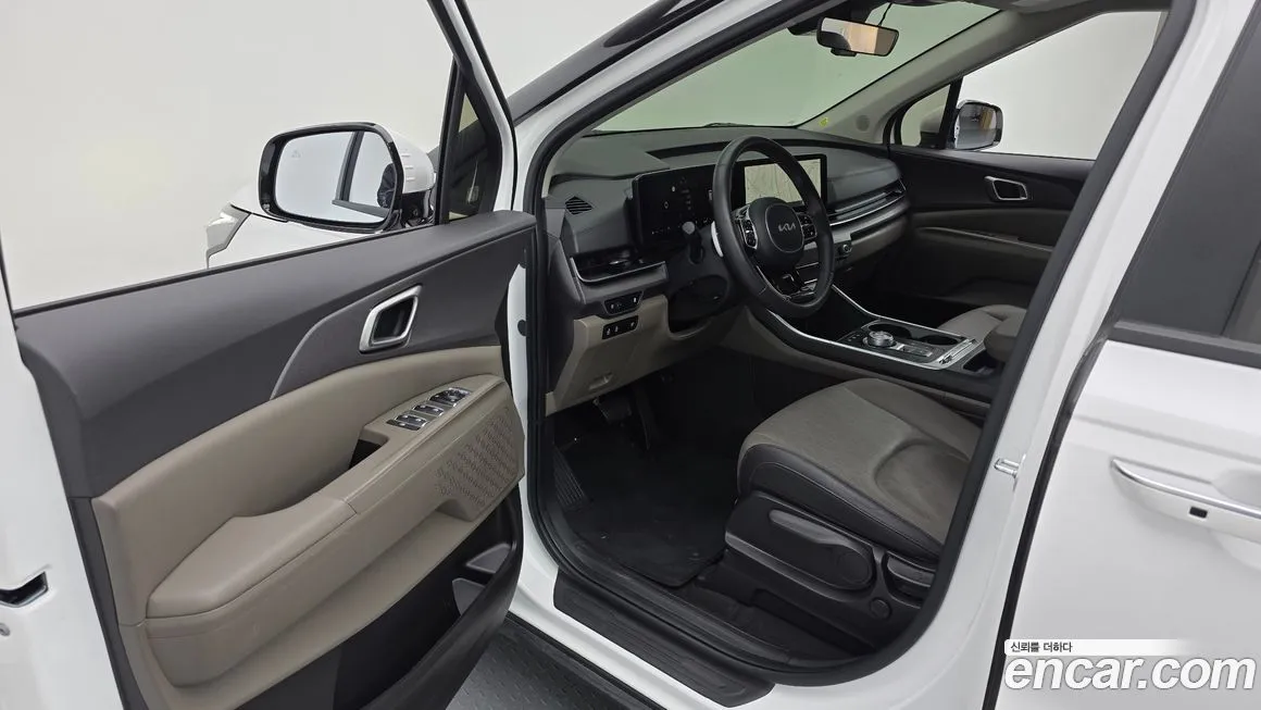 Kia Carnival — фото 10