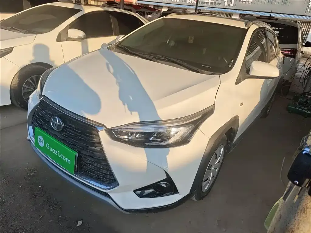 Toyota Yaris L — фото 2