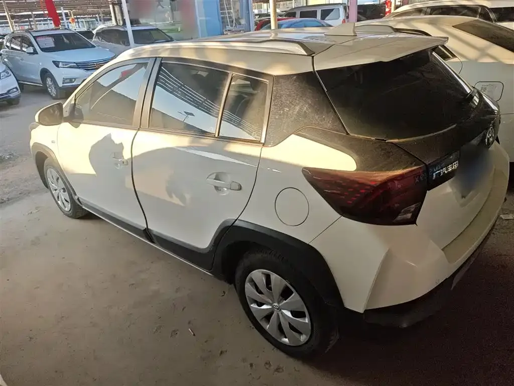 Toyota Yaris L — фото 5