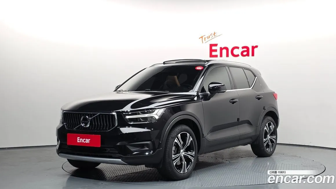 Volvo XC40 — фото 1