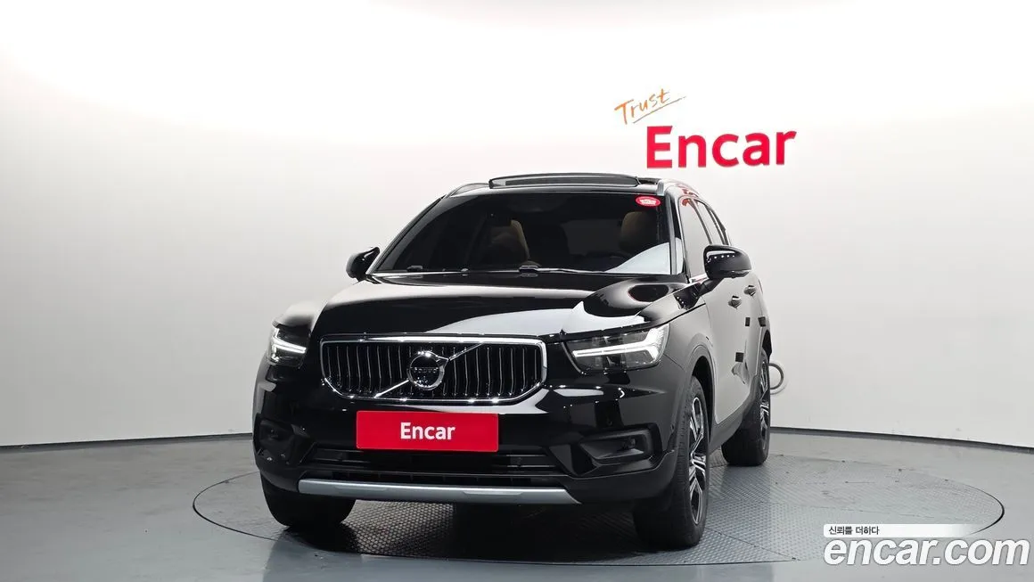 Volvo XC40 — фото 3