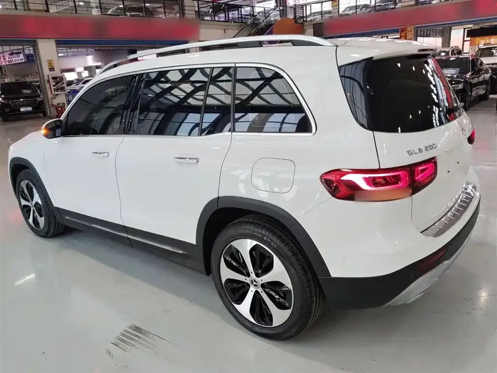 Mercedes-Benz GLB — фото 5