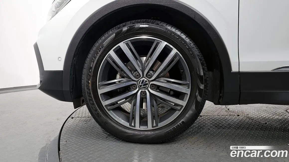 Volkswagen Tiguan — фото 5
