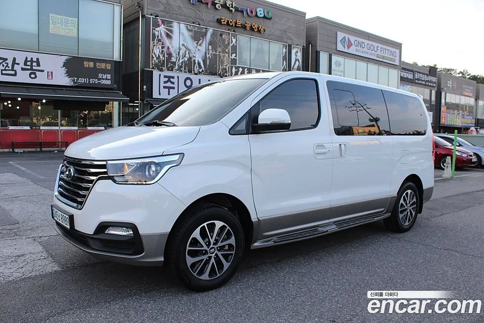Hyundai Starex — фото 1