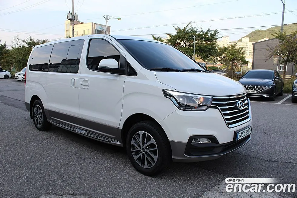 Hyundai Starex — фото 3
