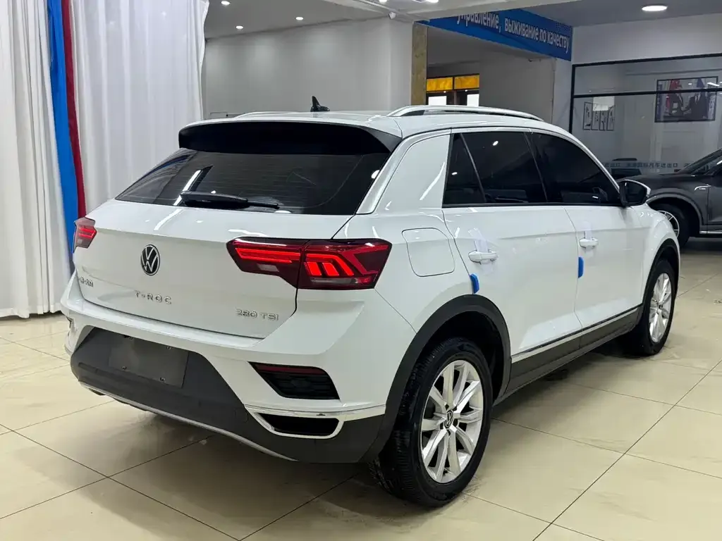 Volkswagen T-Roc — фото 6