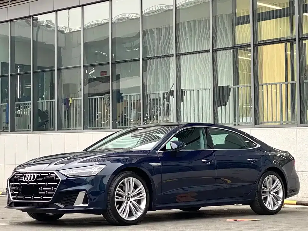 Audi A7L — фото 1