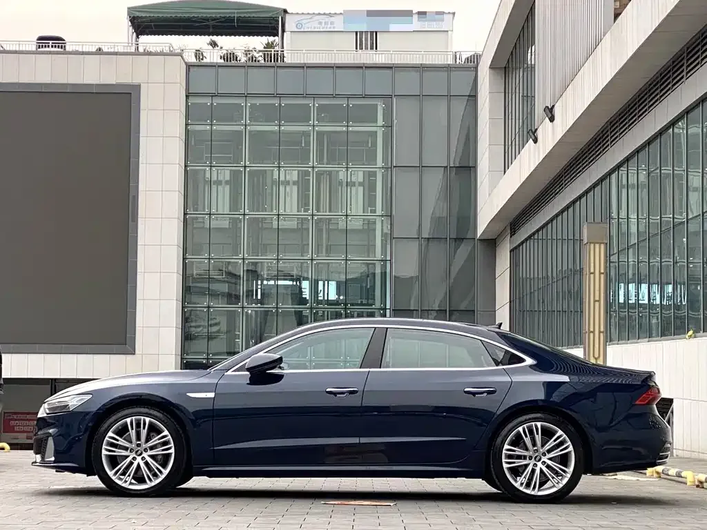 Audi A7L — фото 3