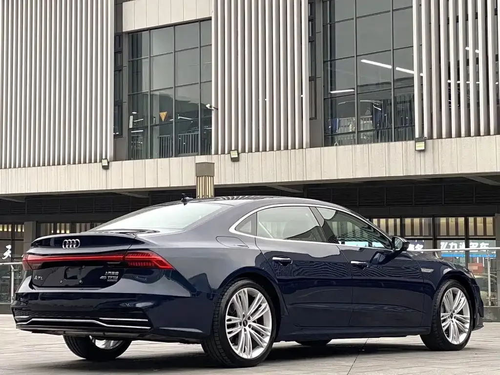 Audi A7L — фото 7