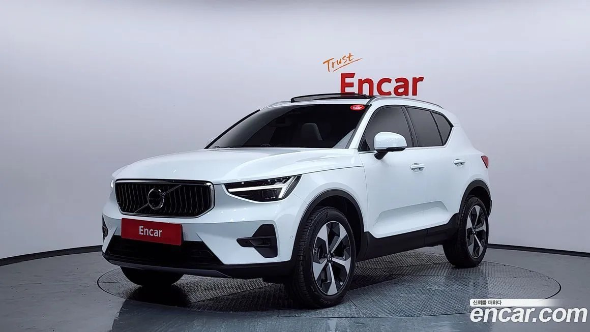 Volvo XC40 — фото 1