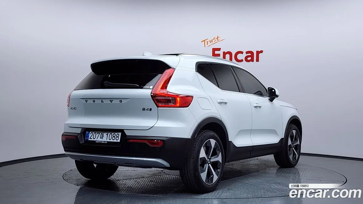 Volvo XC40 — фото 2