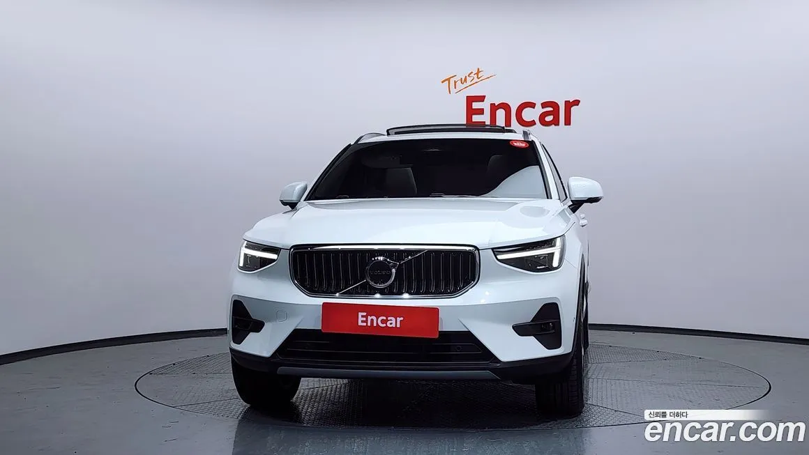 Volvo XC40 — фото 3