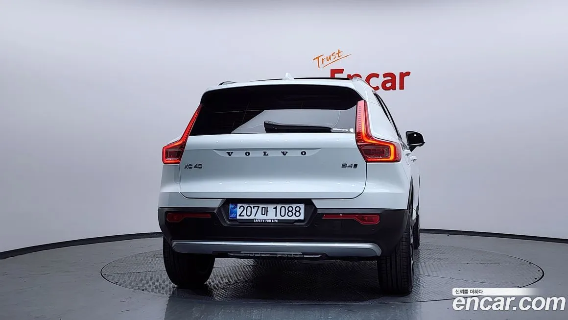 Volvo XC40 — фото 4