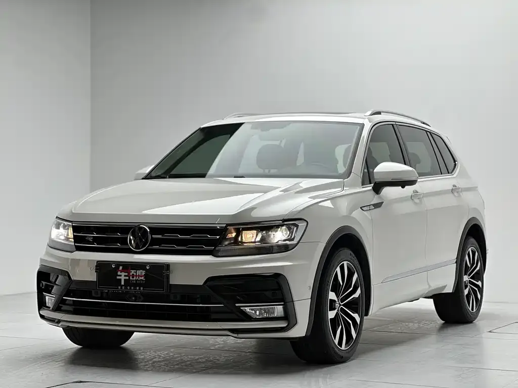 Volkswagen Tiguan L — фото 1