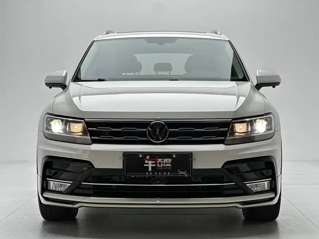 Volkswagen Tiguan L — фото 2