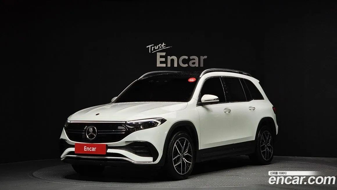 Mercedes-Benz EQB — фото 1