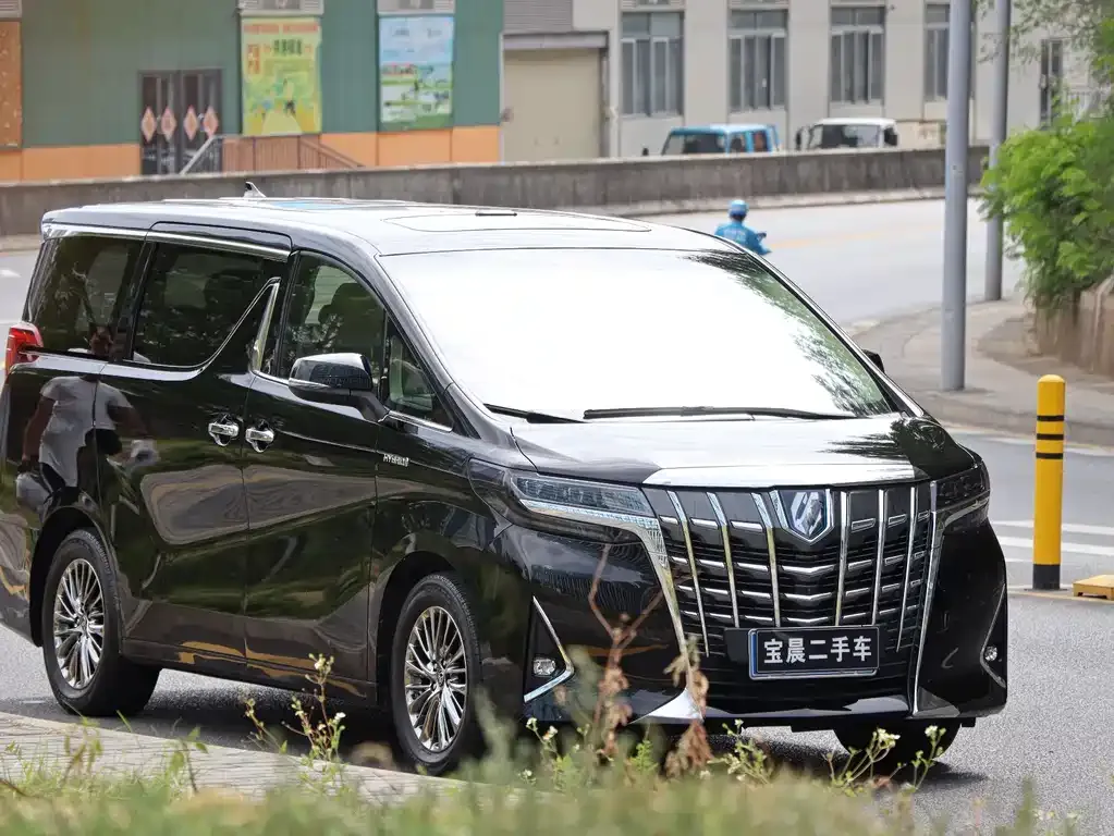 Toyota Alphard — фото 3