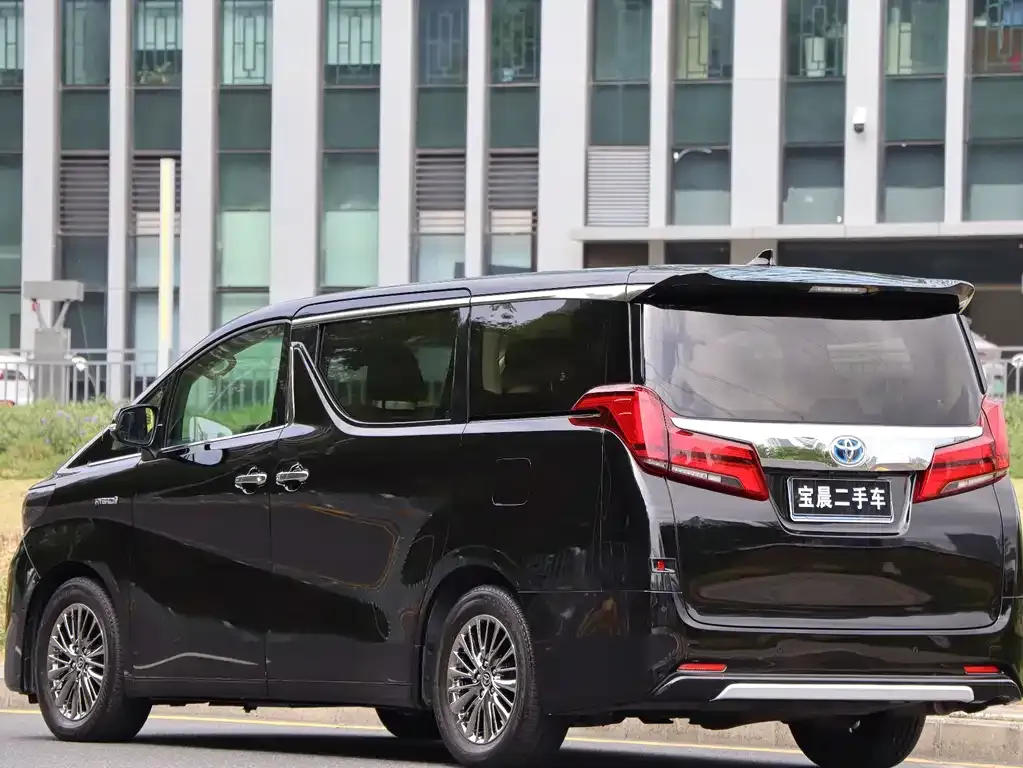 Toyota Alphard — фото 4