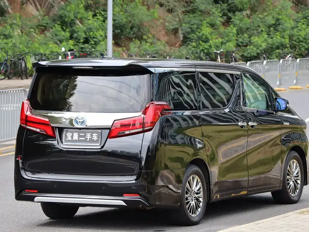 Toyota Alphard — фото 6