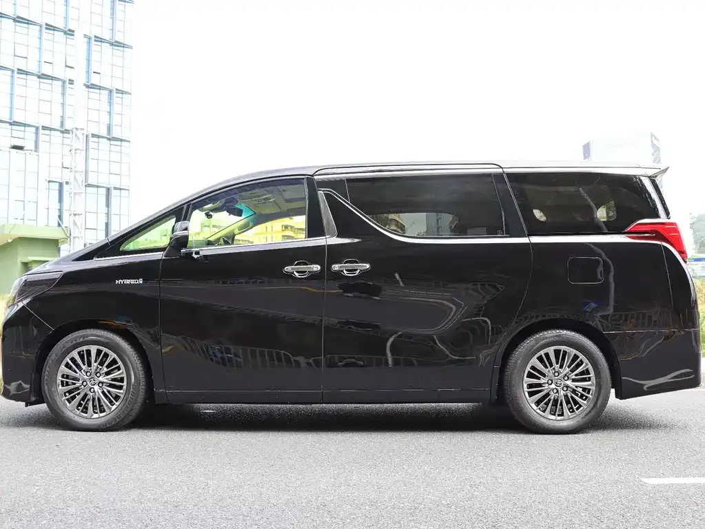 Toyota Alphard — фото 7