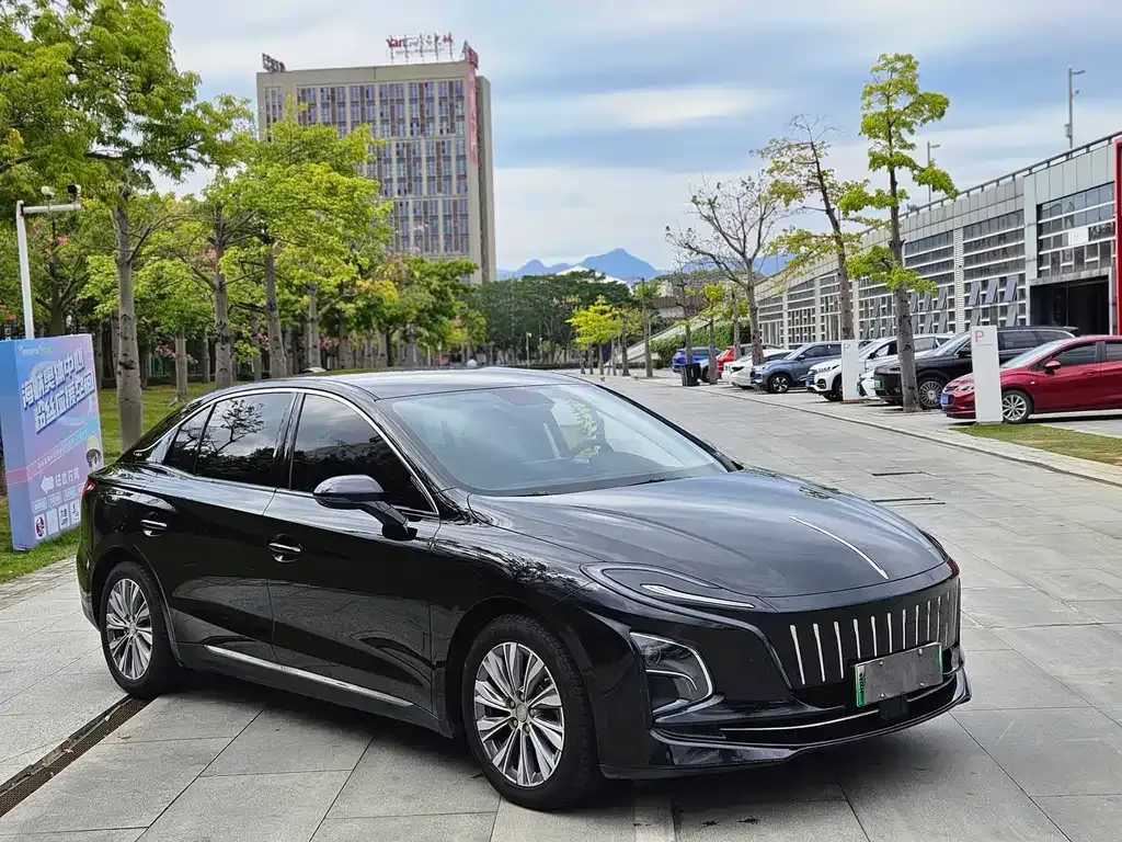 Hongqi E-QM5 — фото 3