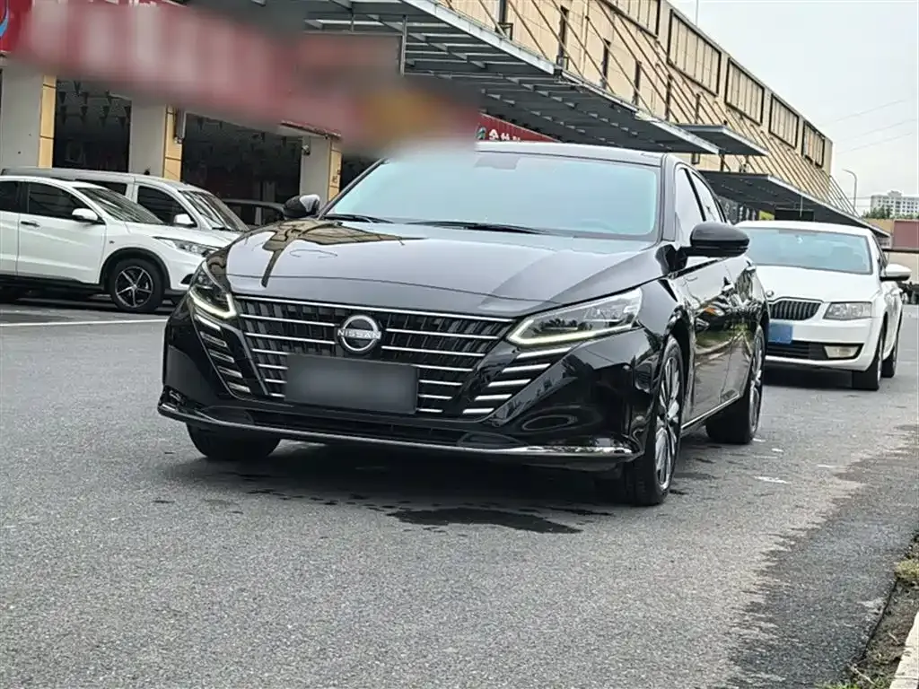Nissan Teana — фото 1