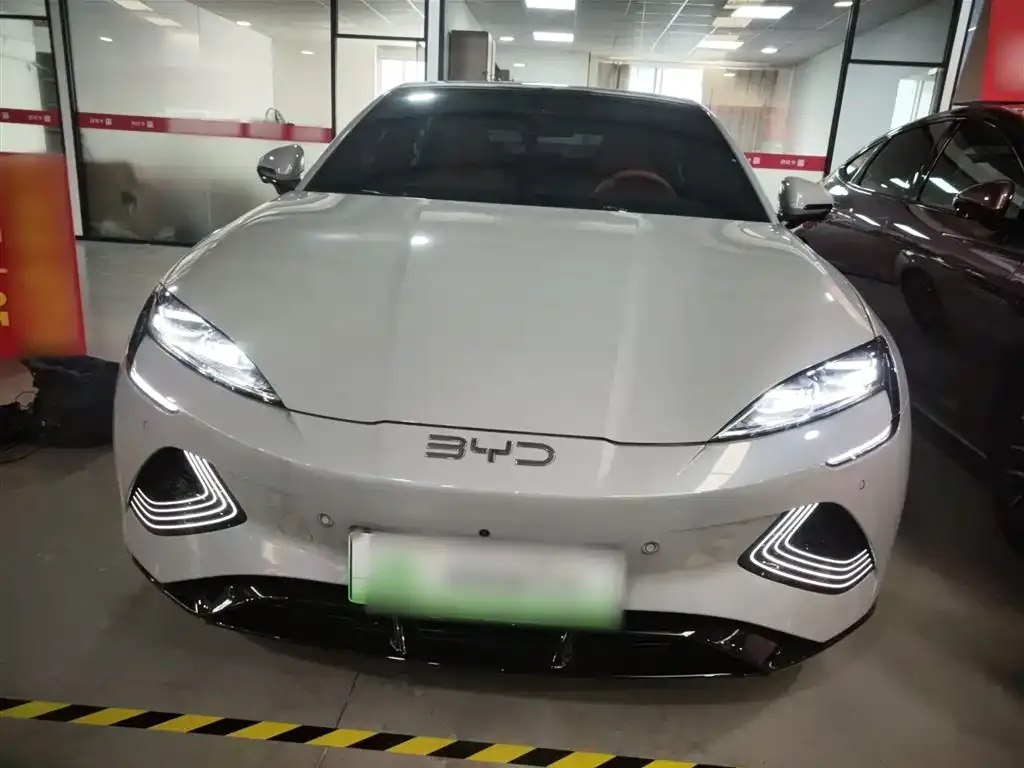 BYD Seal — фото 3