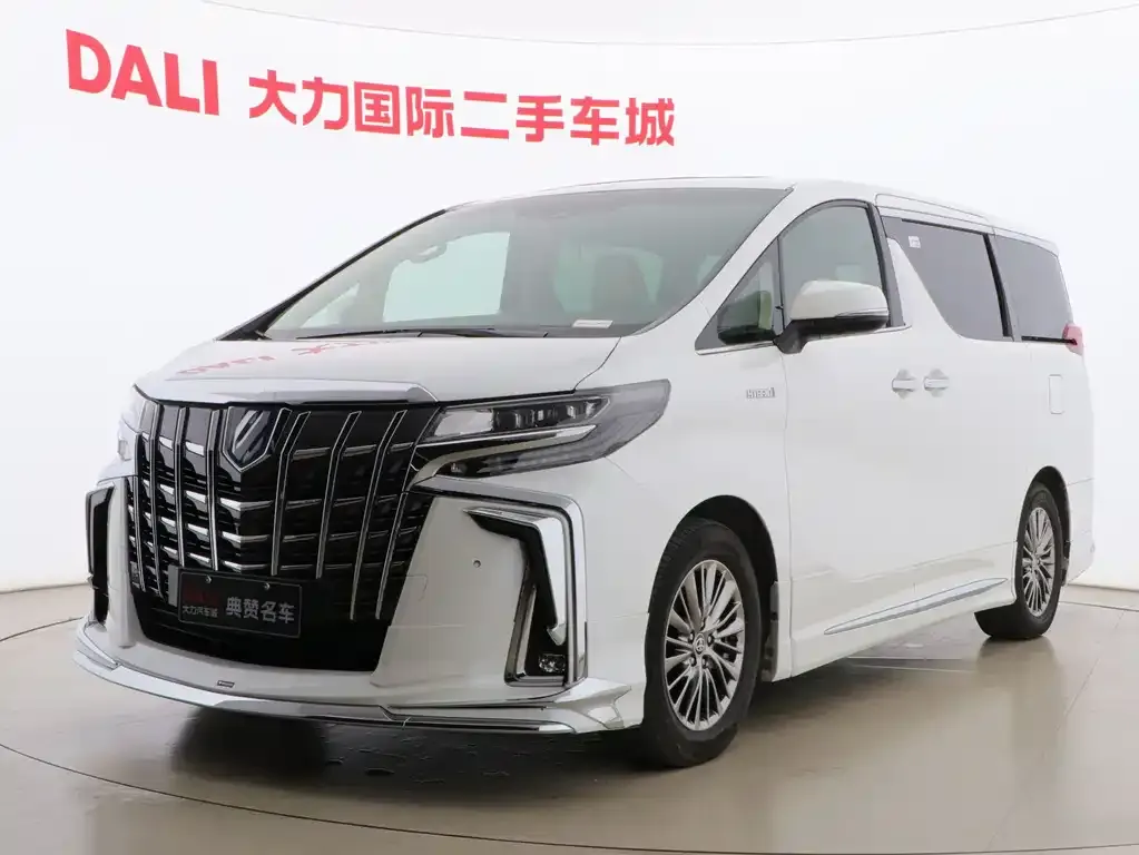 Toyota Alphard — фото 1