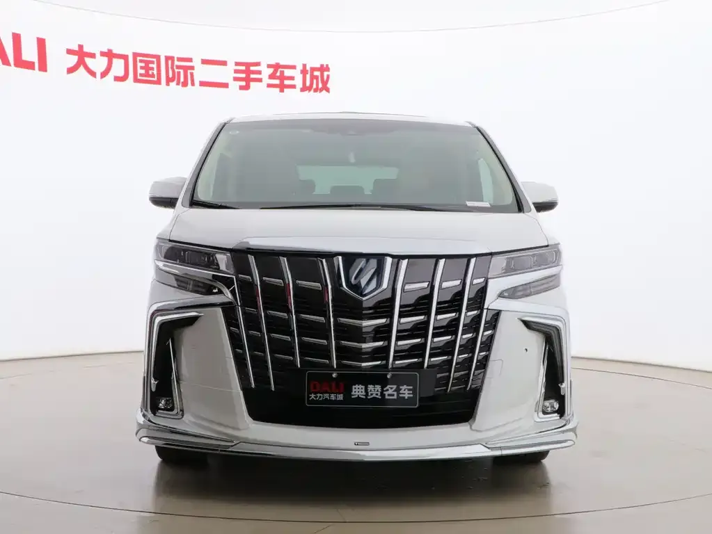 Toyota Alphard — фото 2