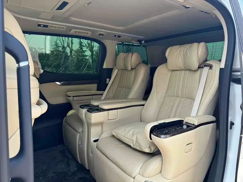 Toyota Alphard — фото 4