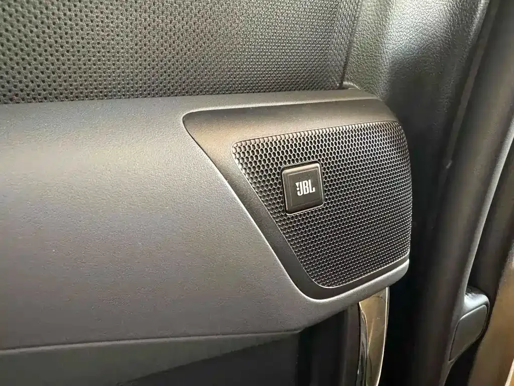 Toyota Alphard — фото 6