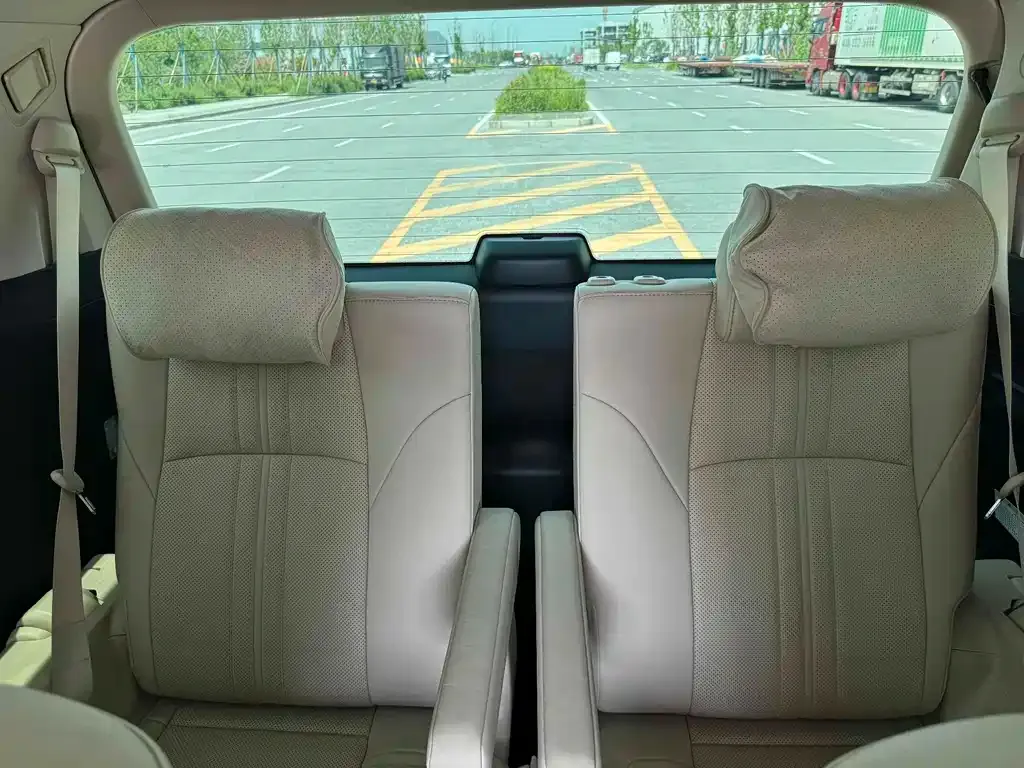 Toyota Alphard — фото 7