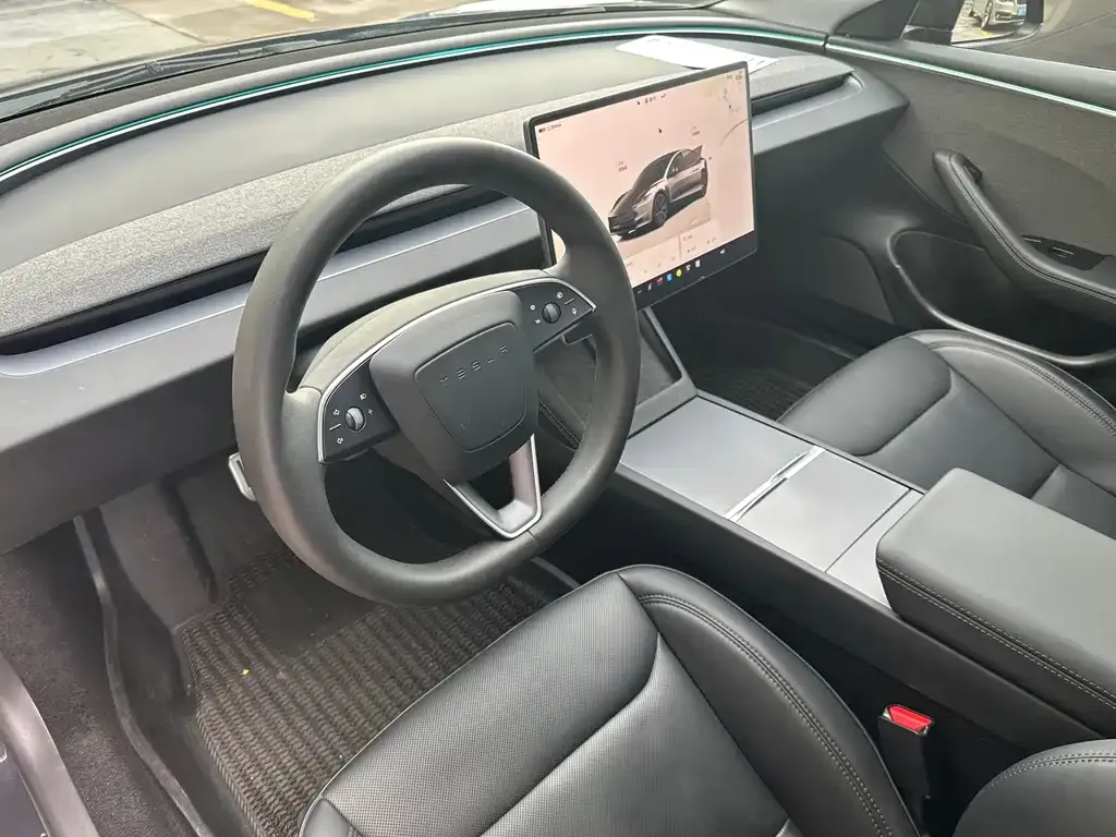 Tesla Model 3 — фото 10