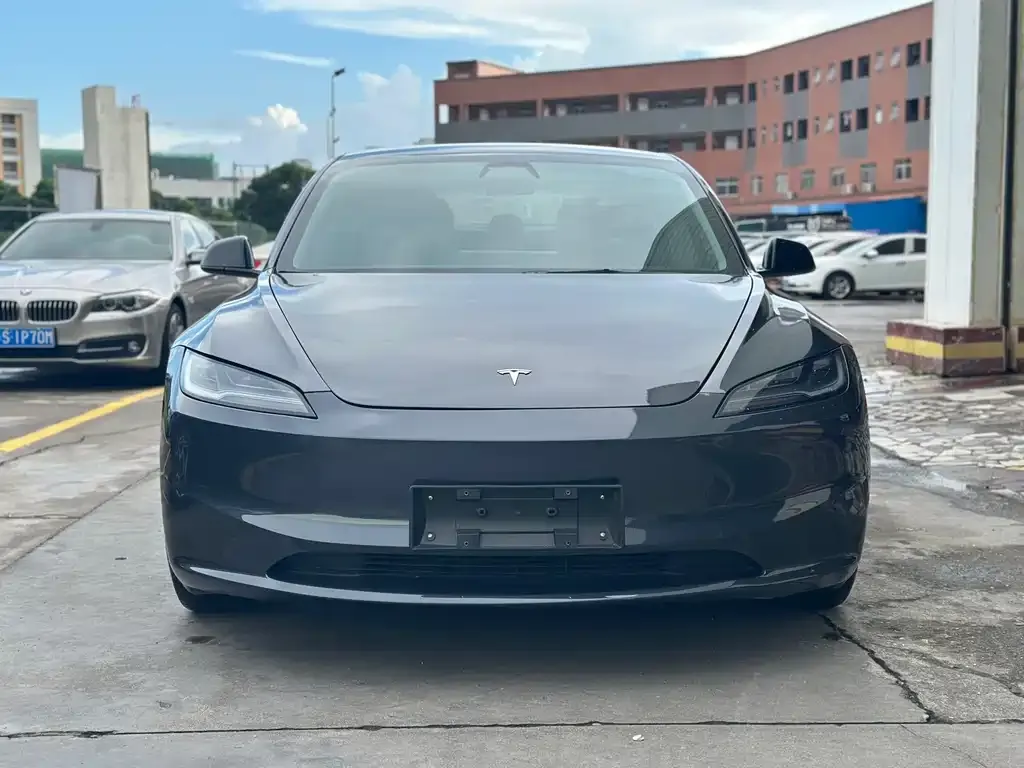Tesla Model 3 — фото 2