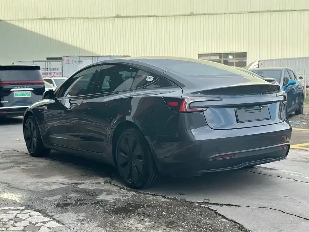 Tesla Model 3 — фото 3
