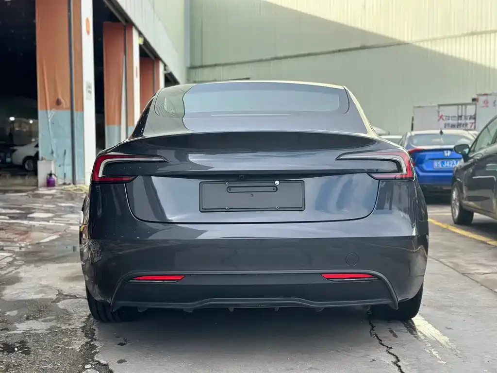 Tesla Model 3 — фото 4